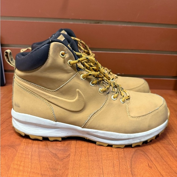 Nike Other - Nike Tan and Black Hiking Boots with Ankle Support
